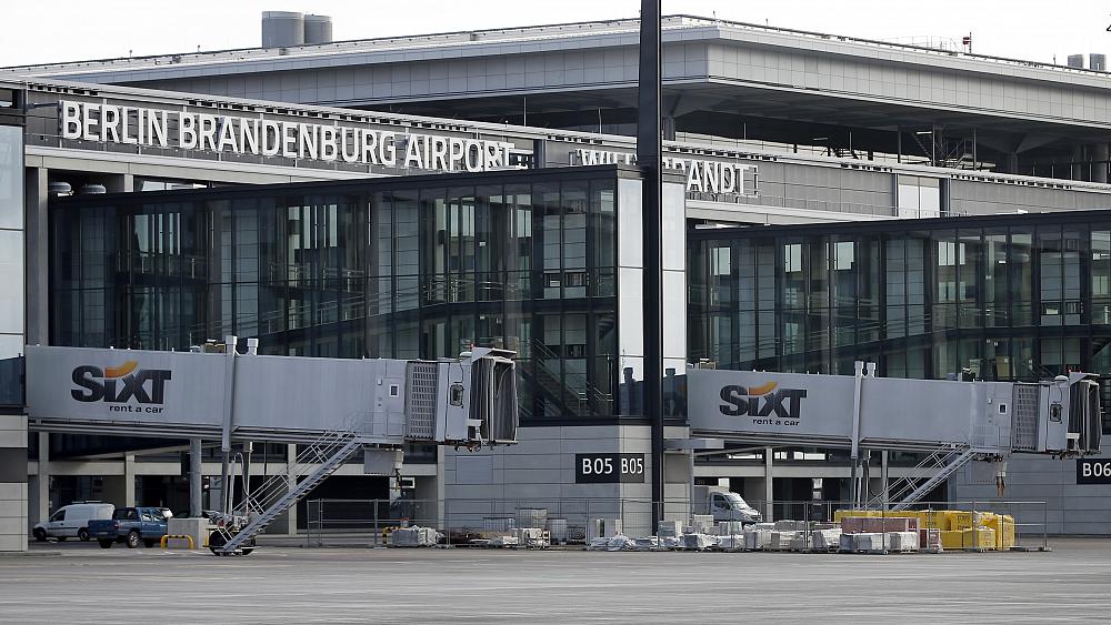 Brandenburg Havalimanı’na ilk gün 3 bin 77 yolcuya hizmet verdi